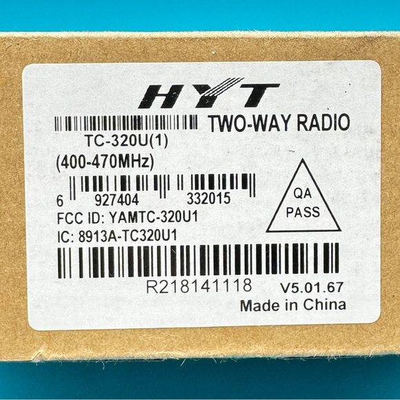 HYT by Hytera TC-320 Two-Way Radio UHF 400-470MHz w/ Battery Charger Antenna Box - Picture 9 of 13